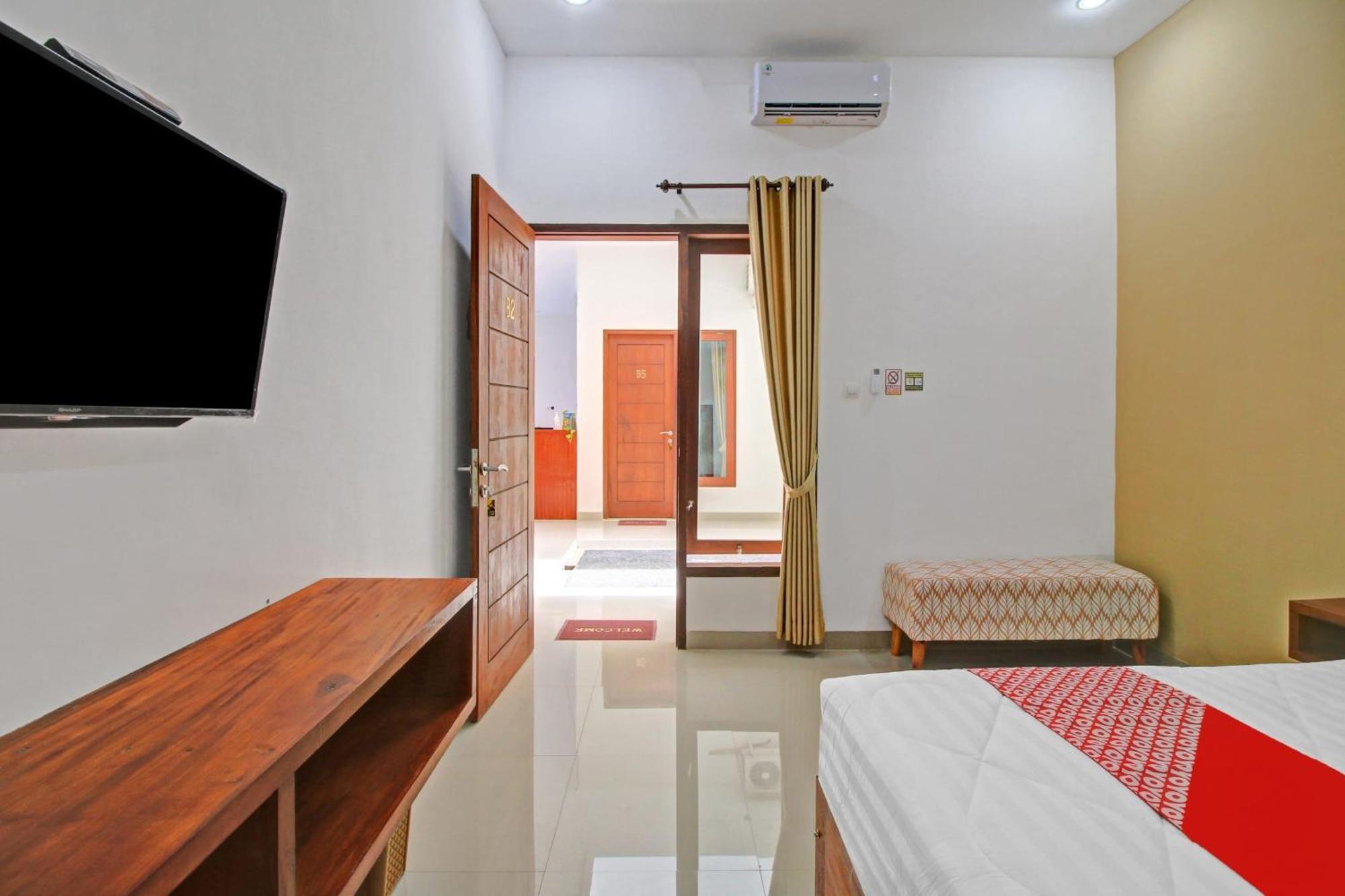 Oyo 90820 Madania Guesthouse Syariah Mataram Exterior foto