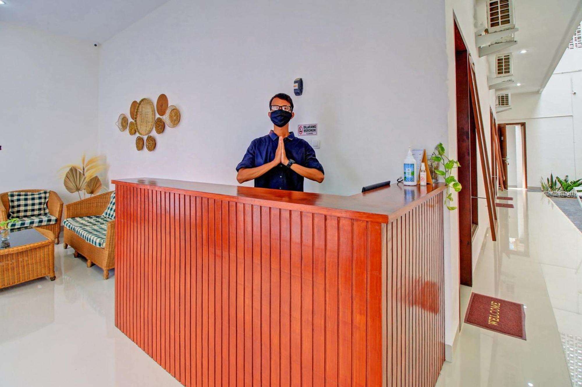 Oyo 90820 Madania Guesthouse Syariah Mataram Exterior foto