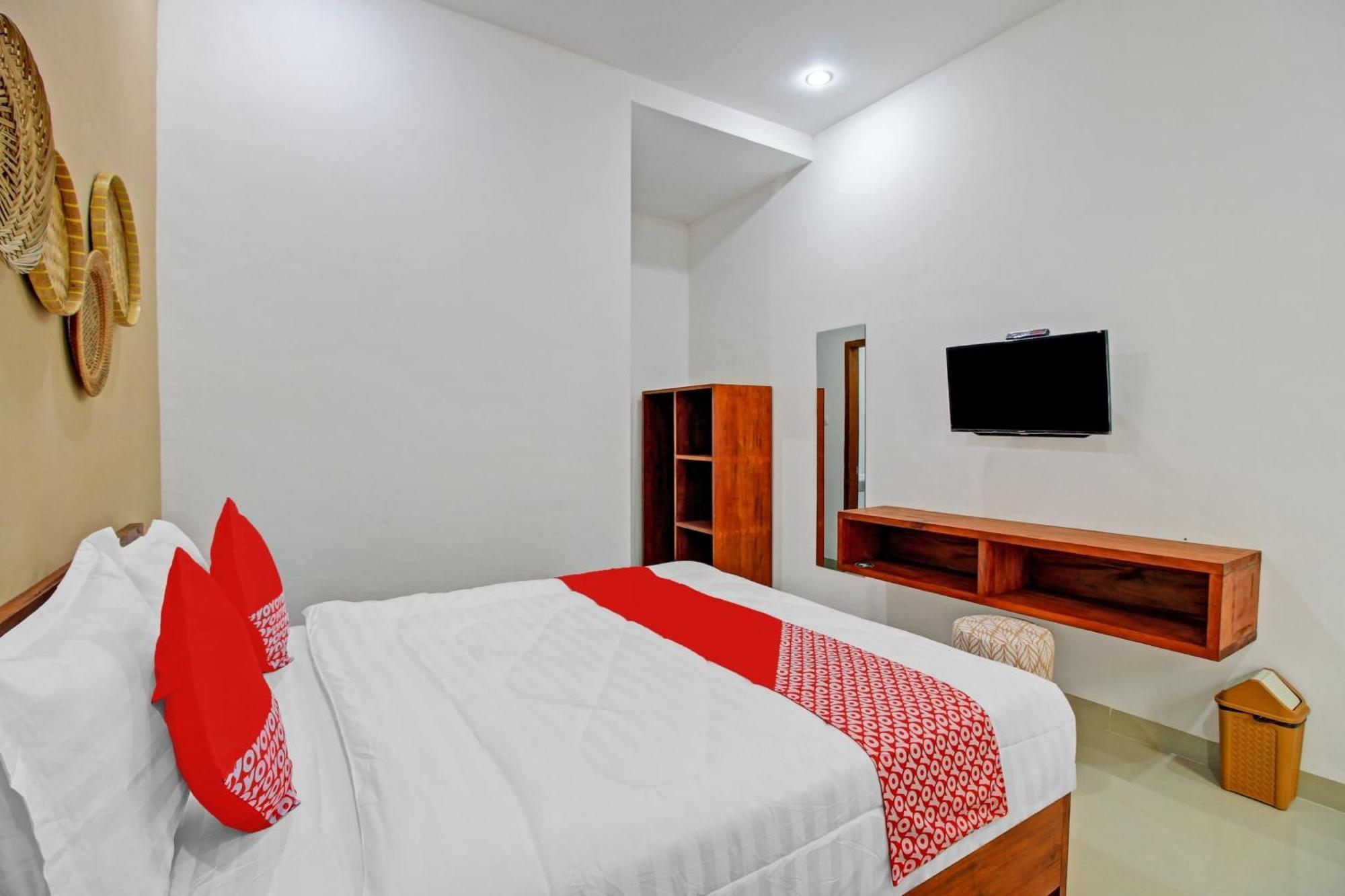 Oyo 90820 Madania Guesthouse Syariah Mataram Exterior foto