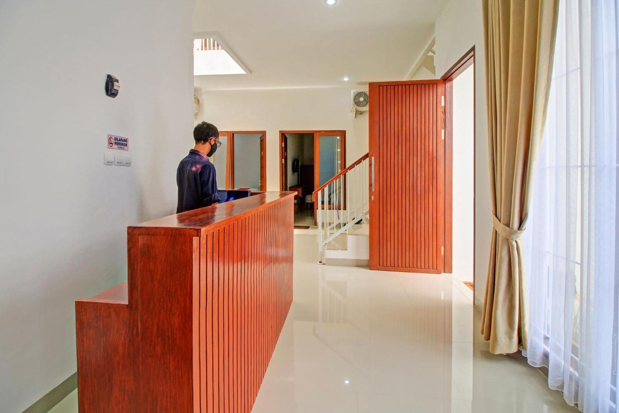 Oyo 90820 Madania Guesthouse Syariah Mataram Exterior foto